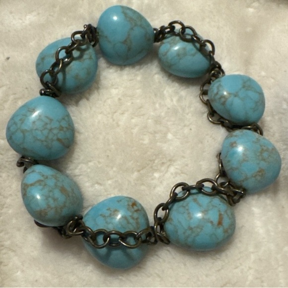 Premiere Designs Faux Turquoise Stretchy Bracelet w/gold tone chain. - Picture 2 of 3